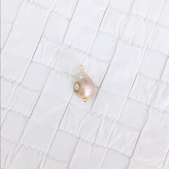 Laasso Baroque Pearl Pendant - Picture 7 of 7